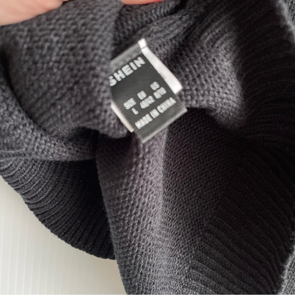 Shein black long sleeve sweater with leopard ripping tie on back size Large - Picture 5 of 5